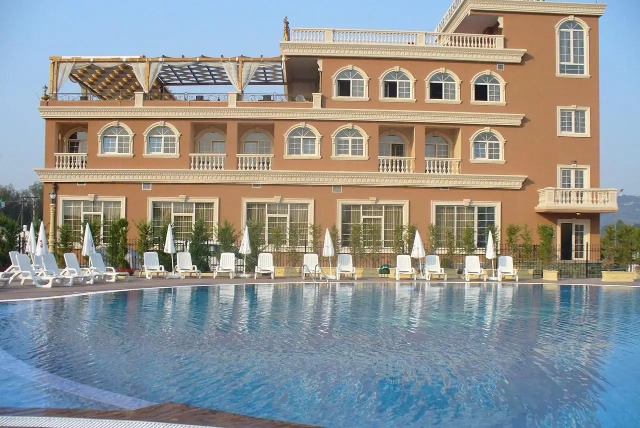 ADOR RESORT TIRANA