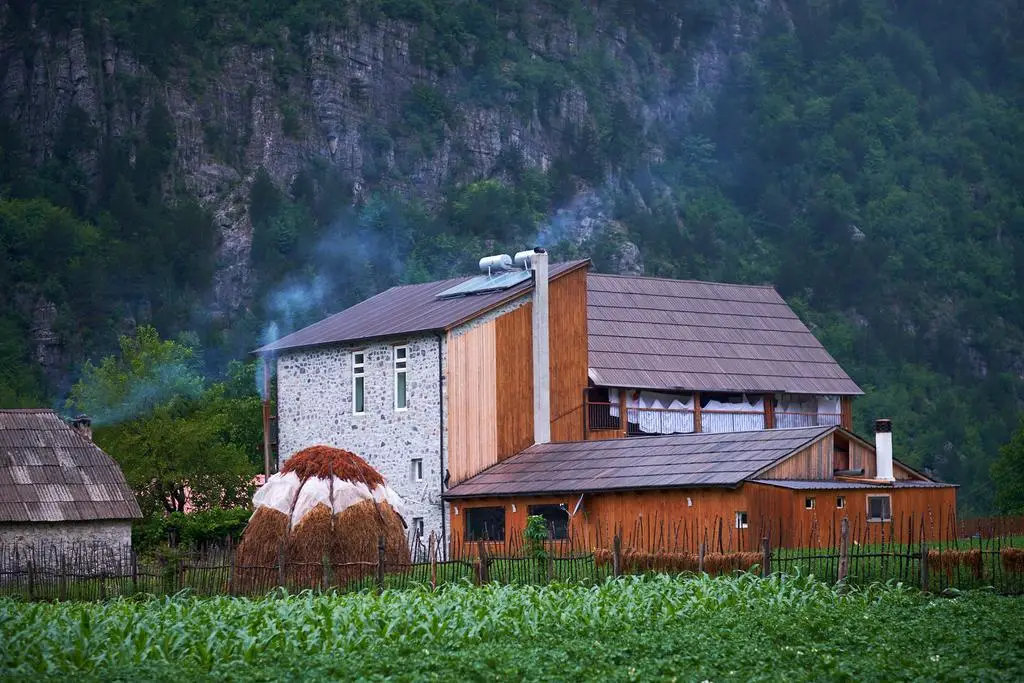 Bujtina Polia
