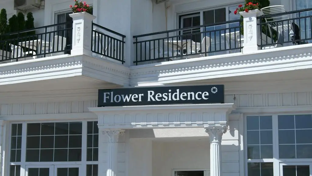 Apartments Flower Residence