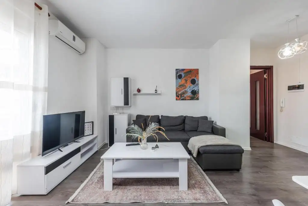 New Boulevard Condo / 10' walk from Tirana Center