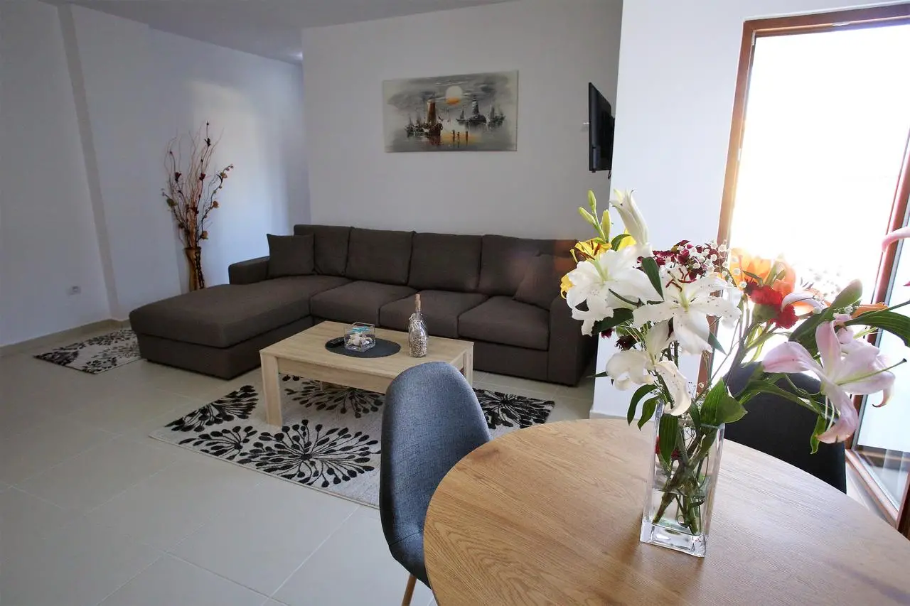 SUNNY APARTMENT IN TIRANA