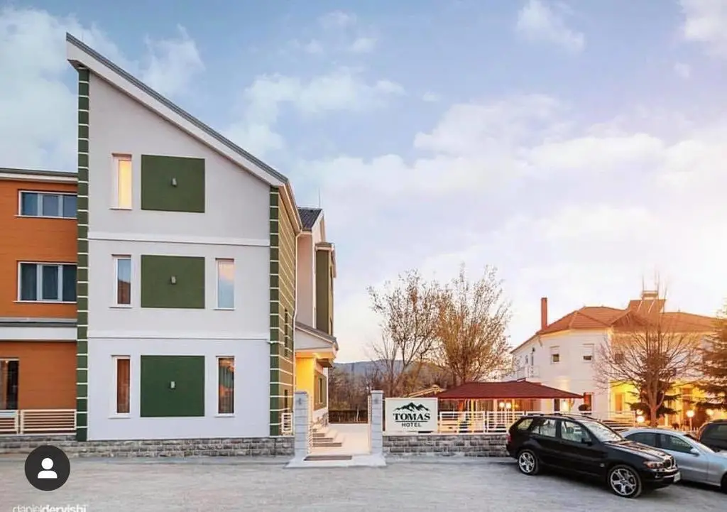 Bujtina Tomas and Restaurant