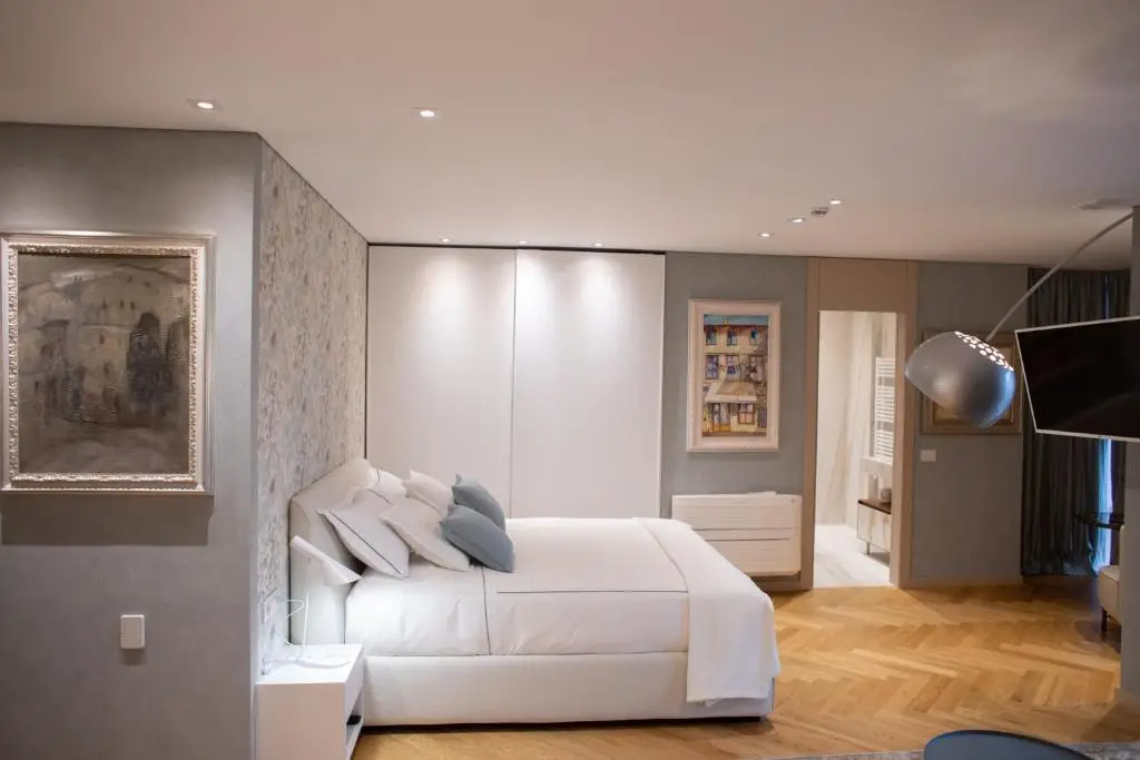 Seven Luxury Suites