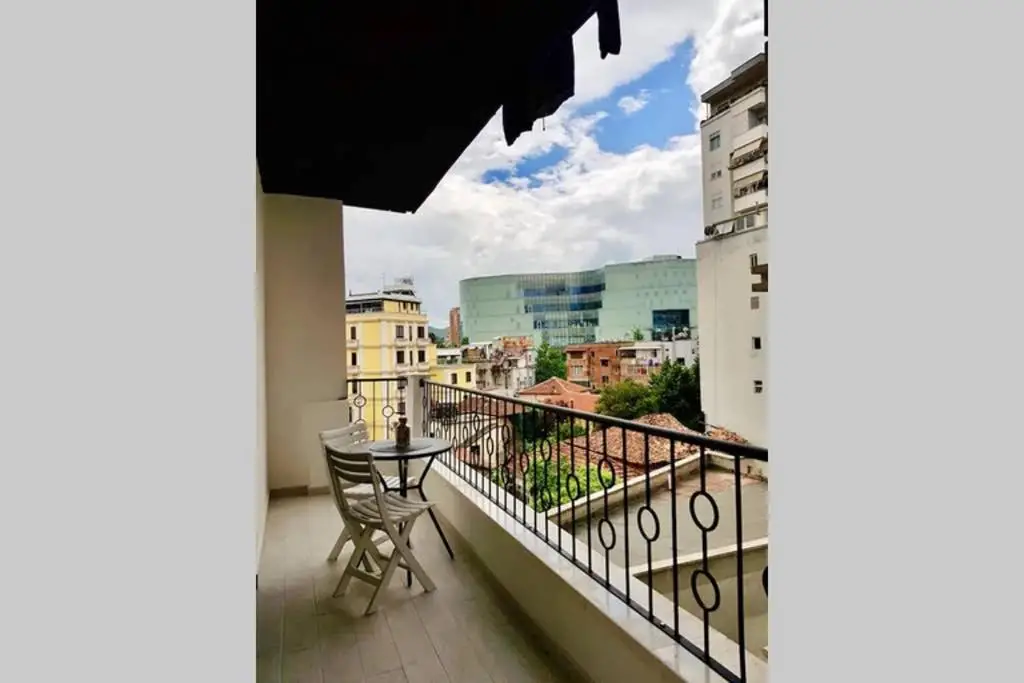 LINA - TIA, One Bedroom Apartment in New Bazaar