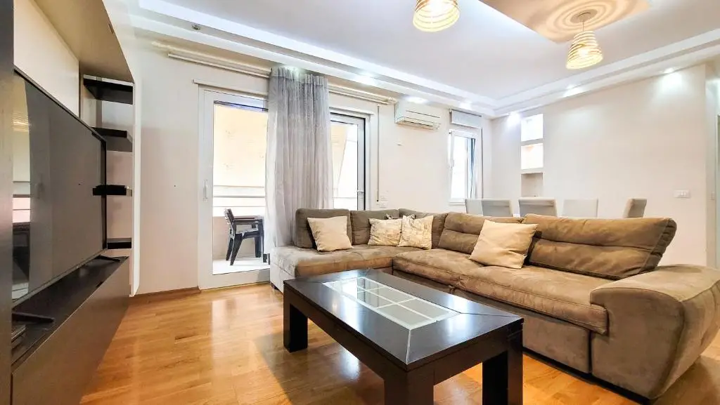 Lake View Superior 2BR Apartment