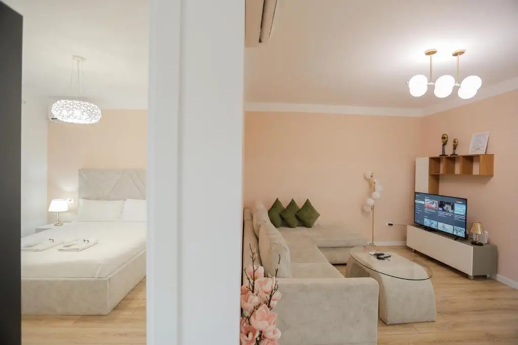 Miku Apartment-Spectacular 1BD At Komuna e Parisit