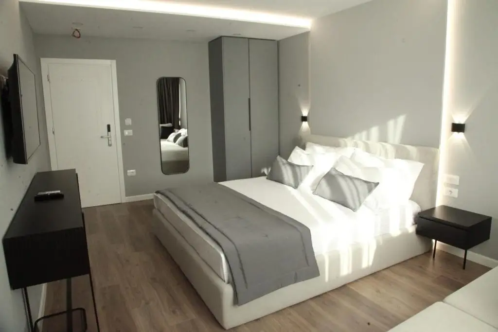 L'Hotel Tirana