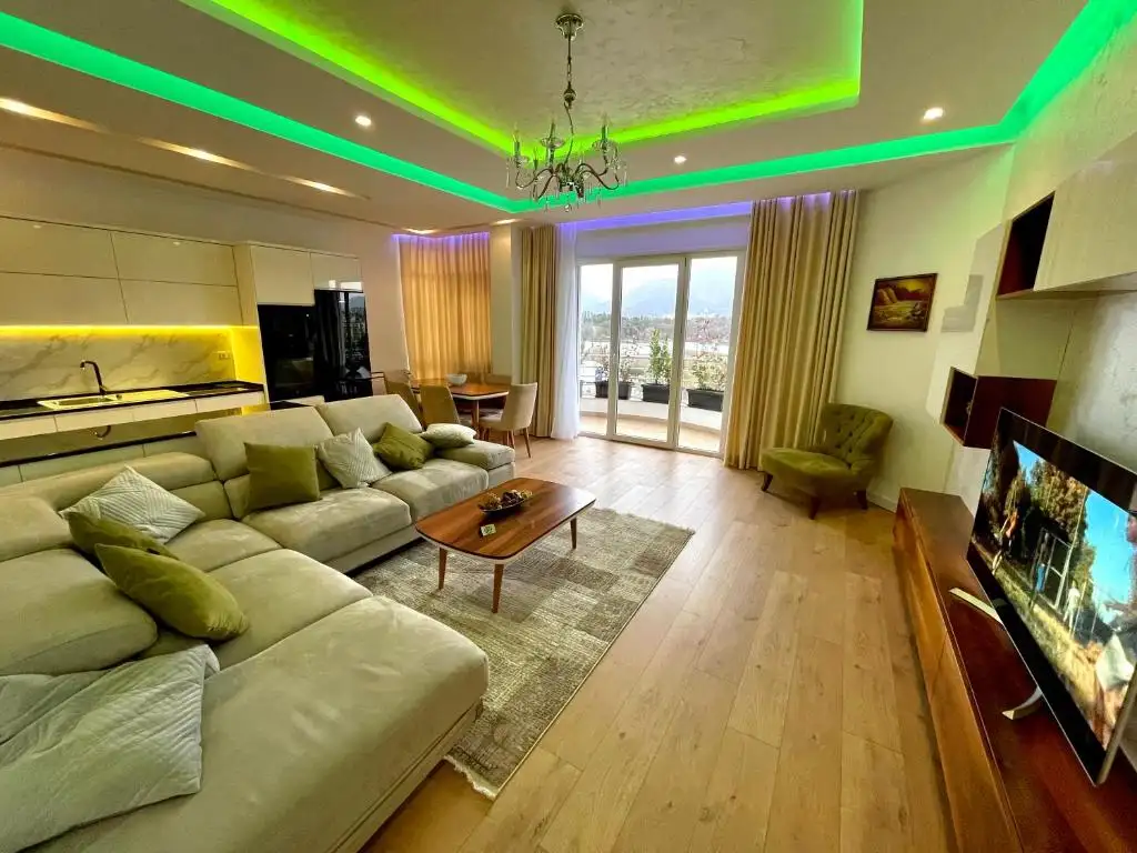 Queen's Luxury Apartments Lake