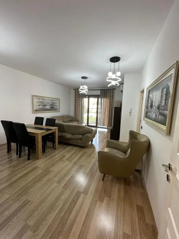 2BD Lake Escape - Home