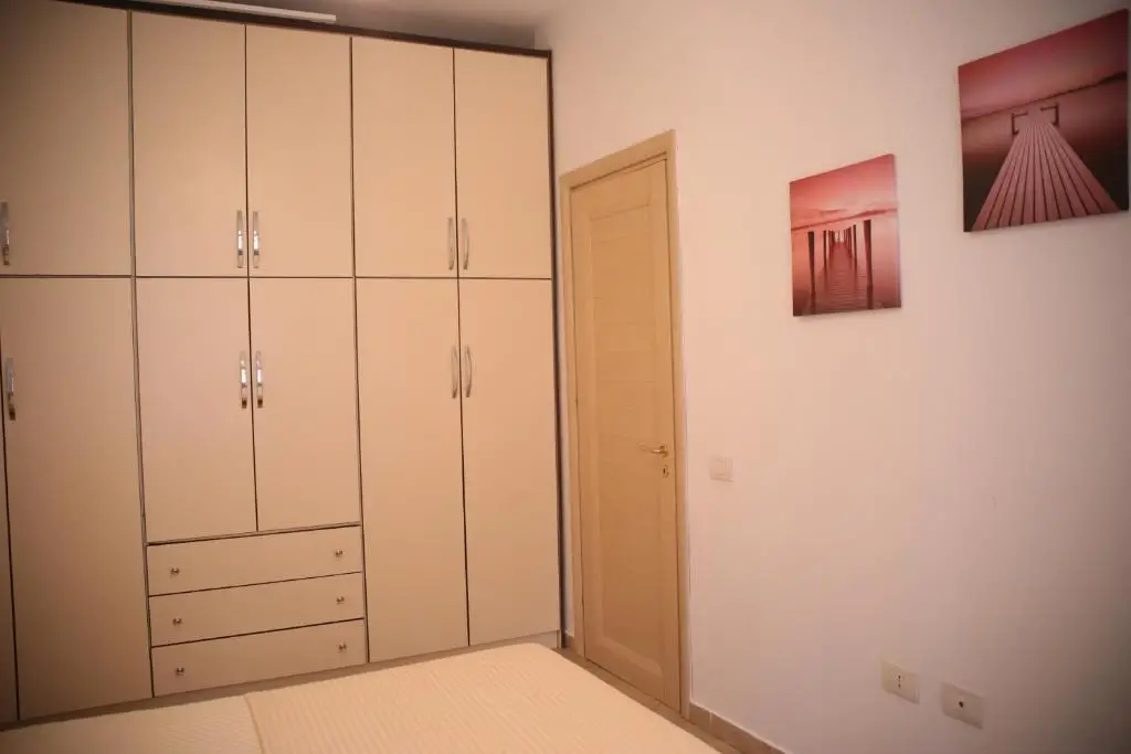 Pleasant apartment with free dedicated parking in Komuna e Parisit