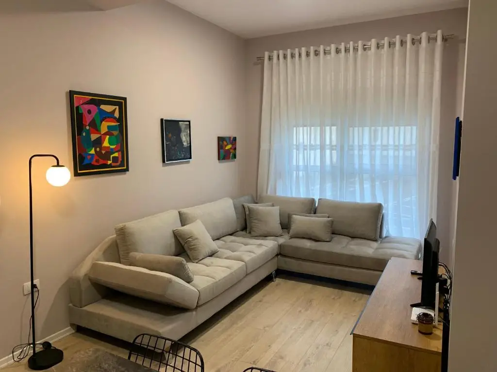 Lovely 1-bedroom Condo in Tirana WiFi-Netflix-AC
