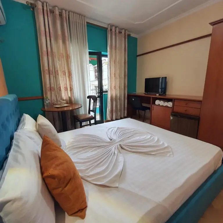 My Rooms Hotel & Bar
