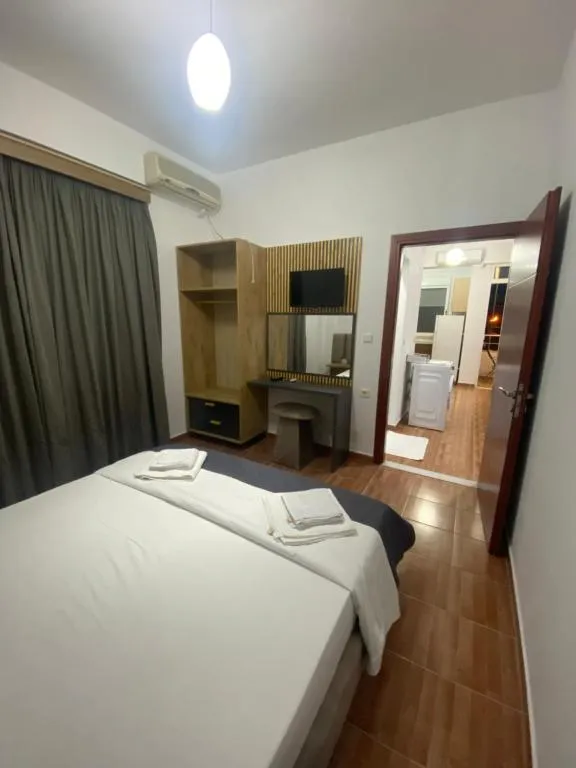 Laska Apartments