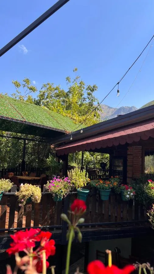 Bujtina OXHAKU I LAMES