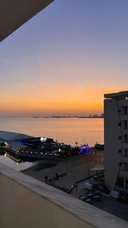 Good Times & Tan Lines Apartment