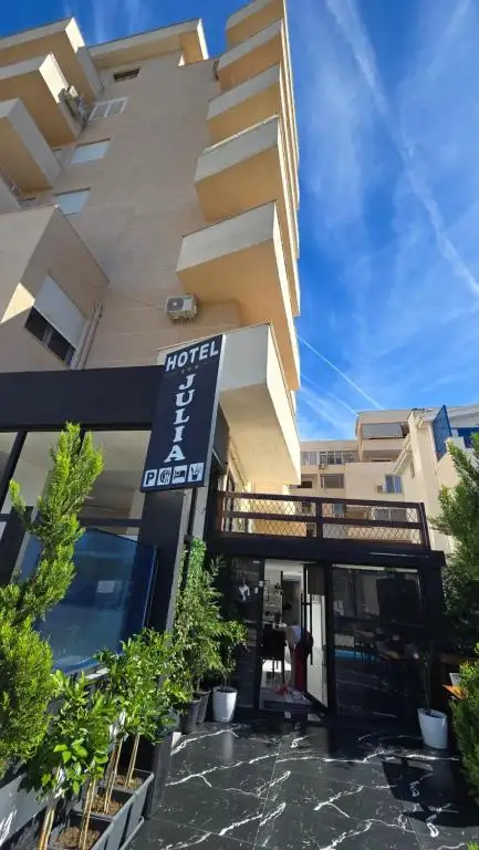 Julia Hotel