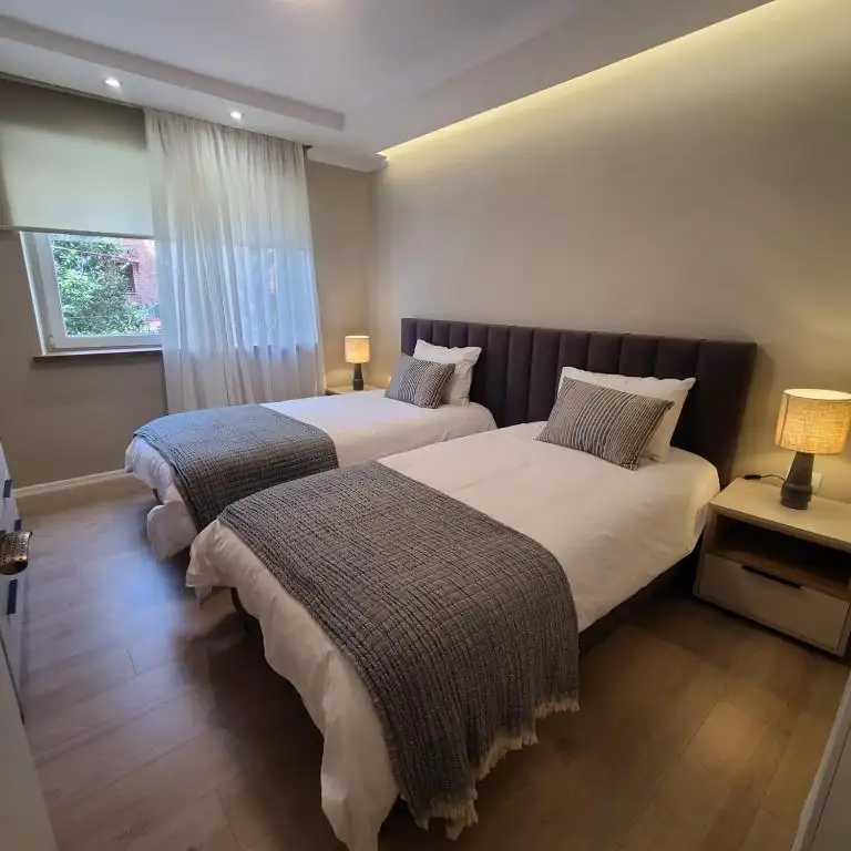 TESA apartment, accommodates 4, Next to City Center, with AC and WiFi