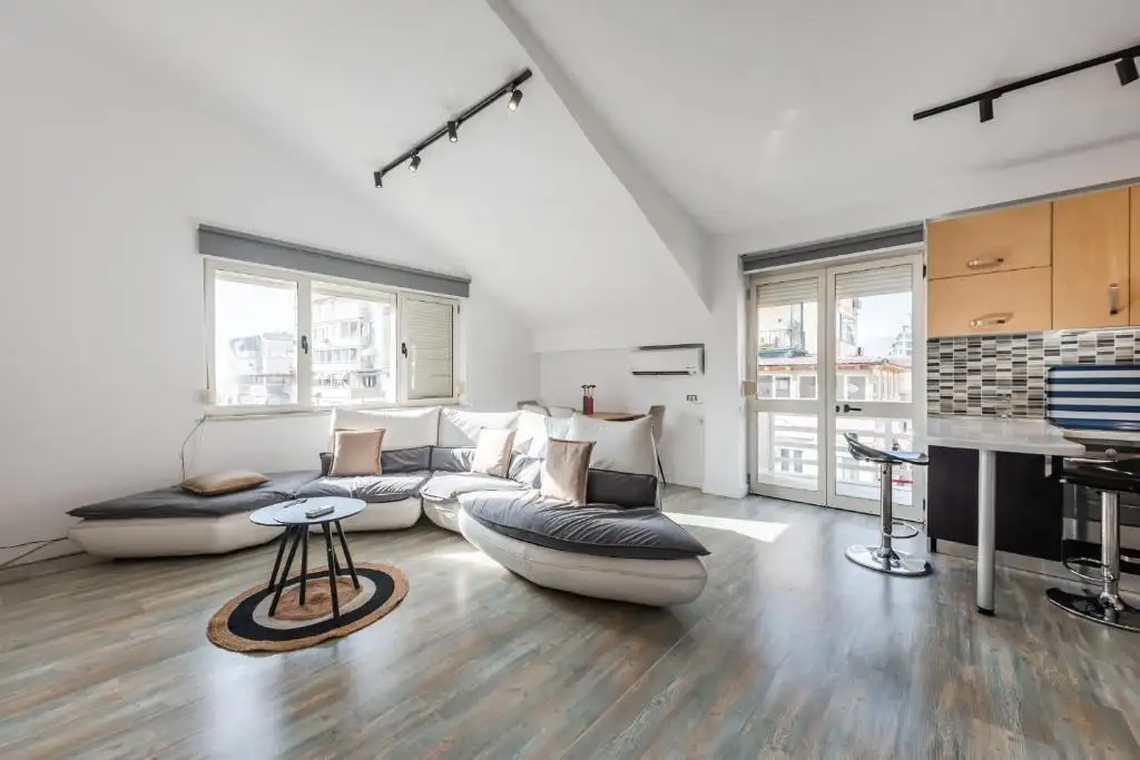 Lucas Lake View Penthouse