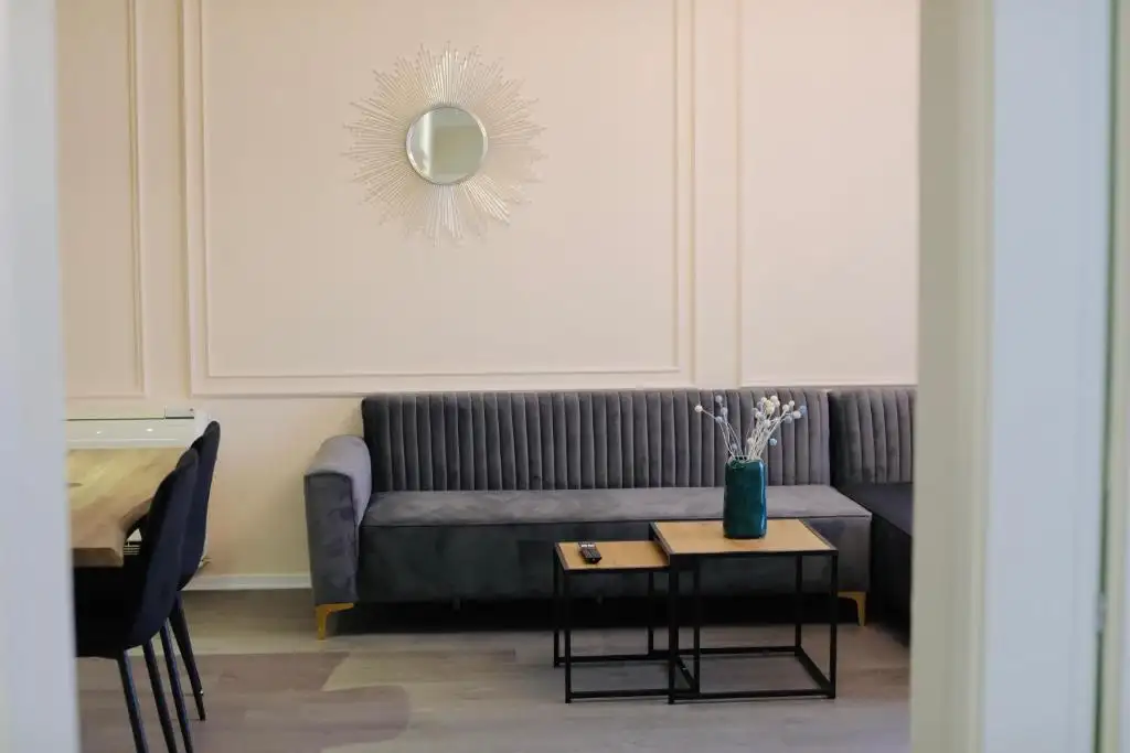 Miku Apartment - Captivating 3 Bedroom At Olympic Residence