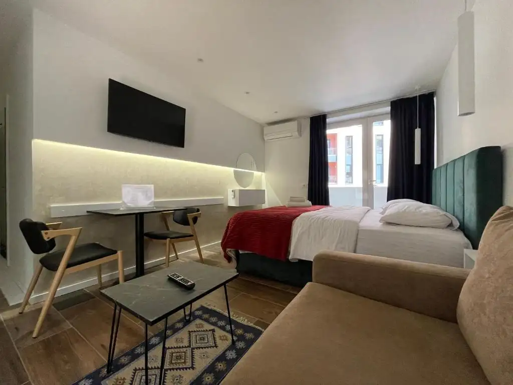 Le Petit Central Studio Apartments
