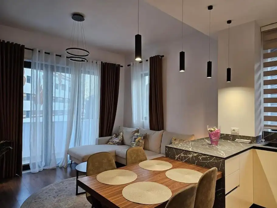 Deluxe Flat with garden_Tirana