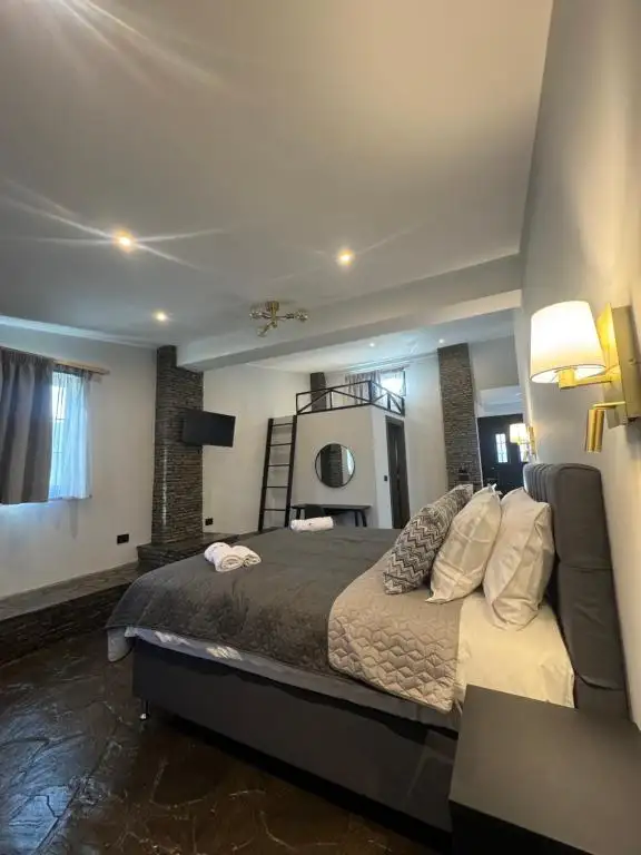 Berat River House Butique Hotel