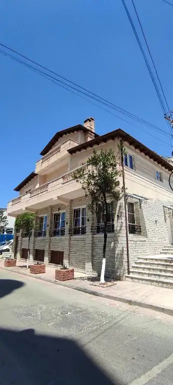 ARTISAN apartments walking distance from the beach