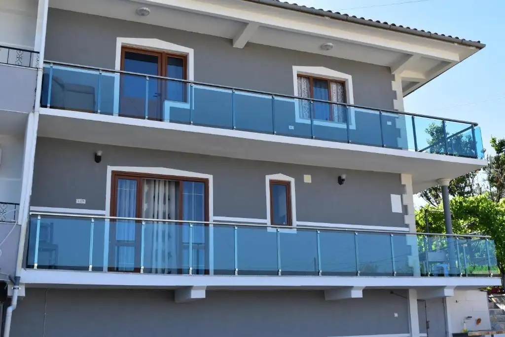  Charming Lakeview Rooms